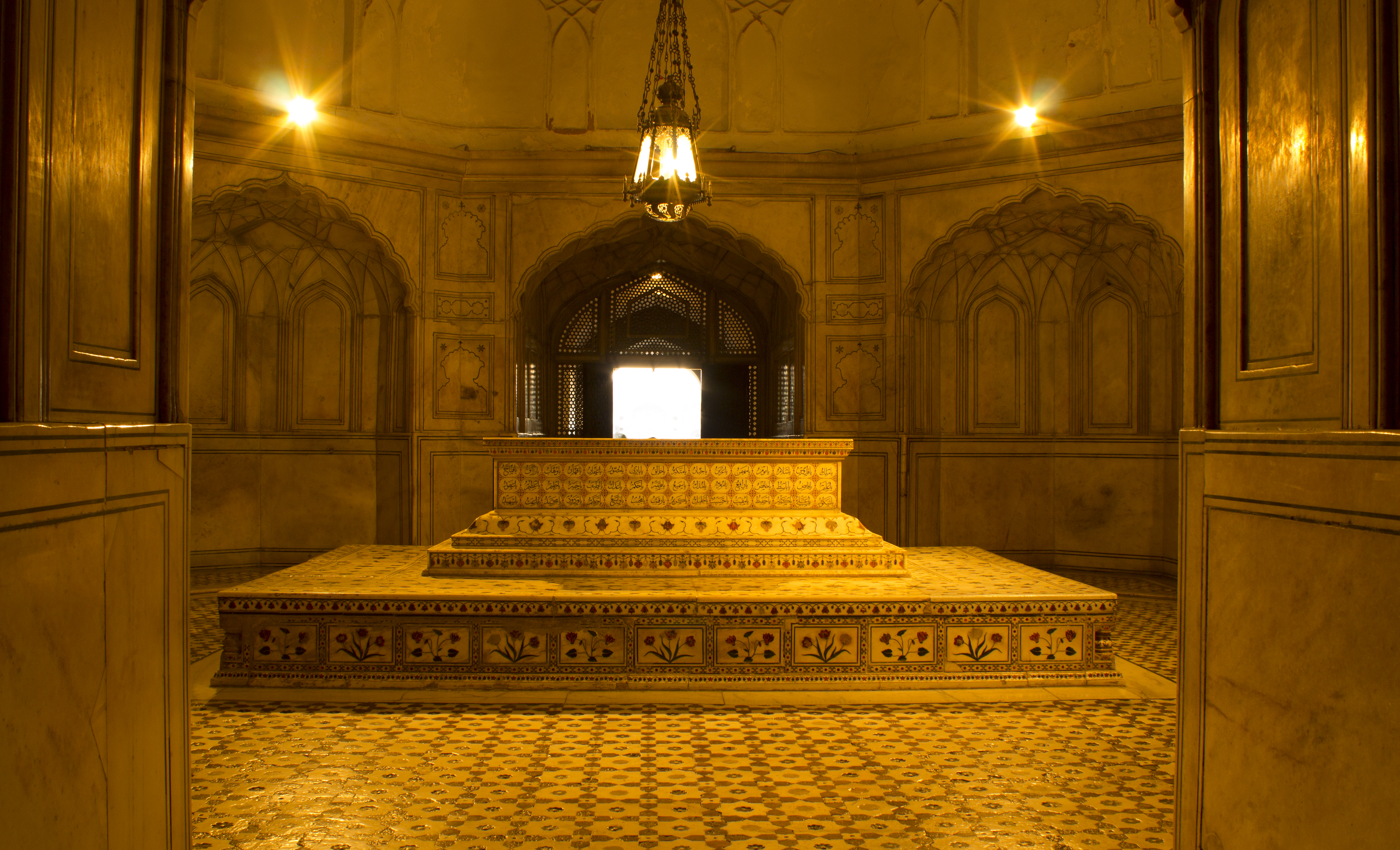 Tomb of Jahangir Image 3